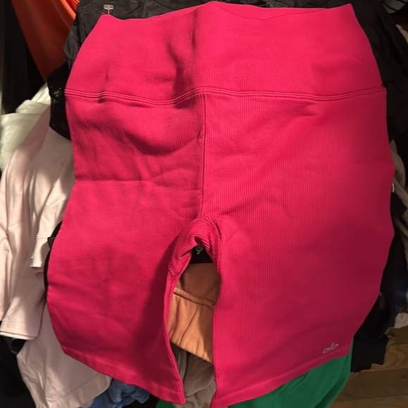 ALO Yoga Pink Bike Shorts - Picture 2 of 3